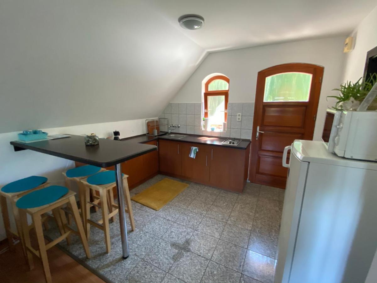 Szalma Vendeghaz Hotel Mogyorosbanya Bagian luar foto