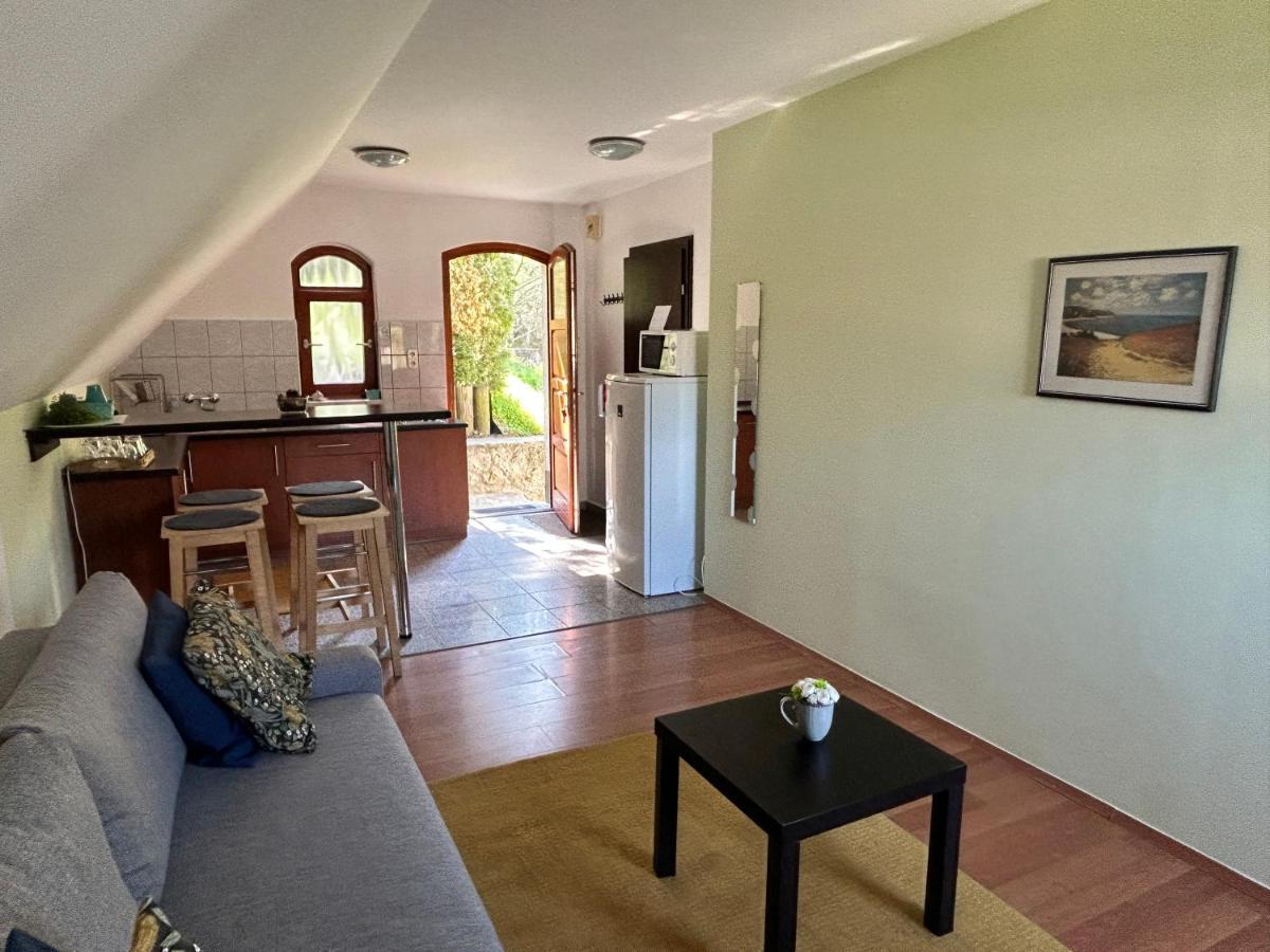 Szalma Vendeghaz Hotel Mogyorosbanya Bagian luar foto